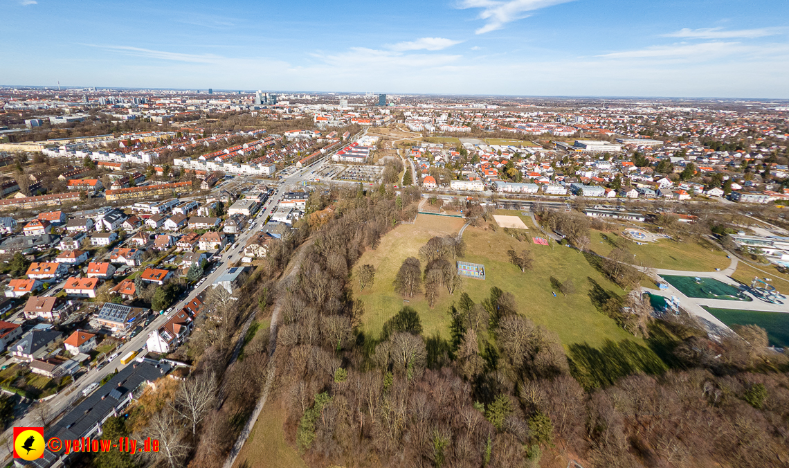 20.02.2023 -  Ostparksee und Schule am Strehleranger mit Umgebung in Neuperlach